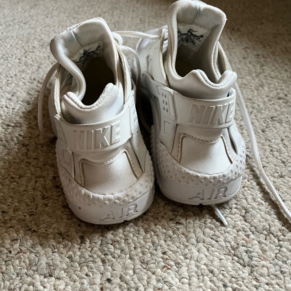Nike Huarache size 9